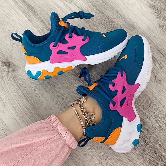 Nike Shoes - Nike react presto sneakers